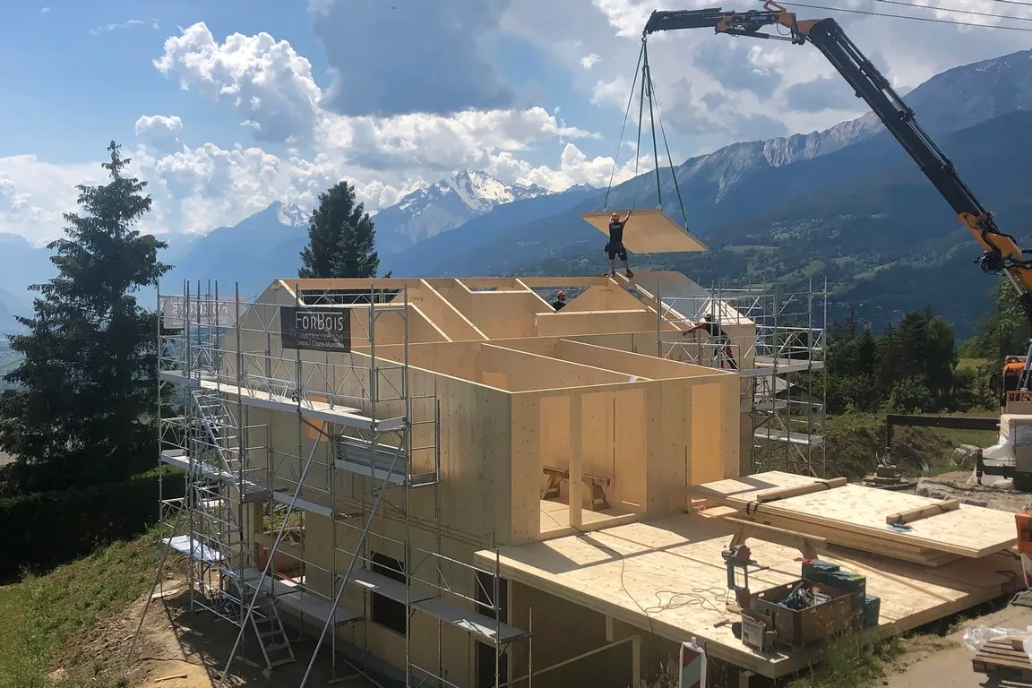 Maison CLT, 200 m² posés en 2 jours